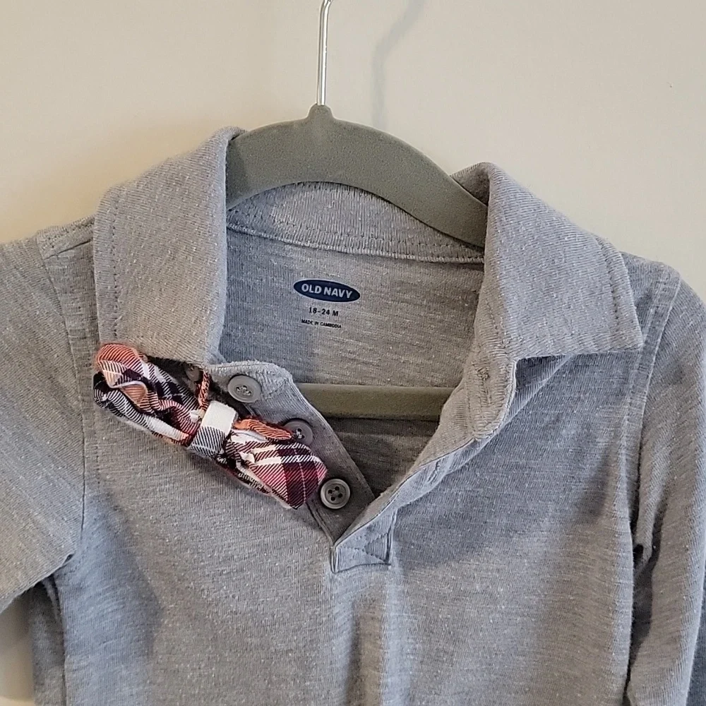 Old Navy Grey button down with bow tie 18-24 months plaid bowtie